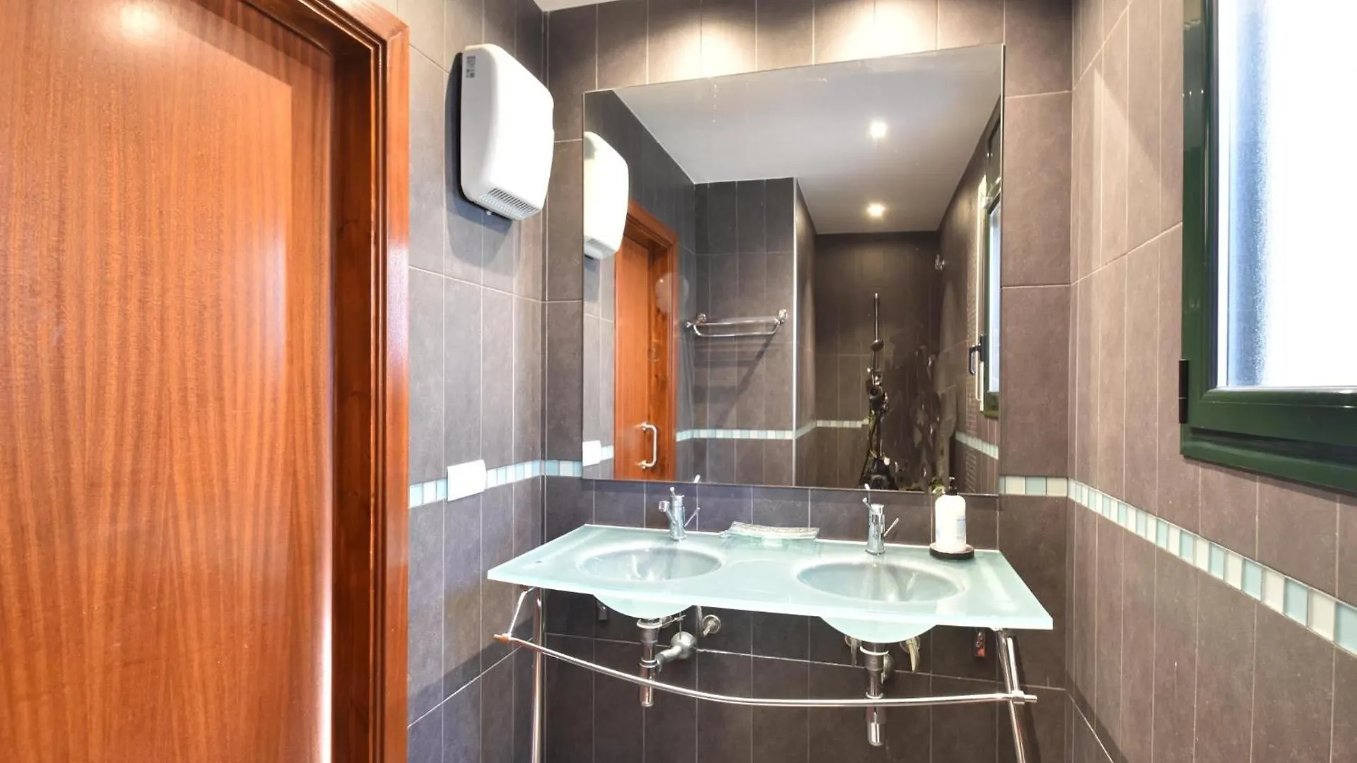 Leo Villa Begur 0*,